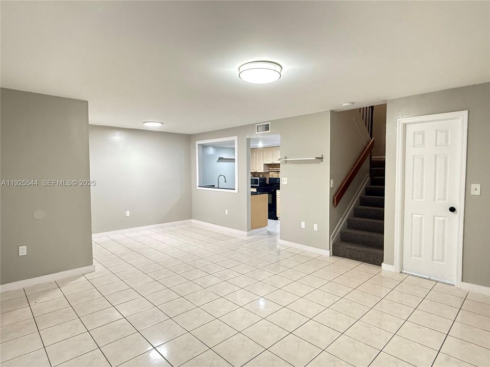 出租: $2,200 (1 贝兹, 2 浴室, 800 平方英尺)