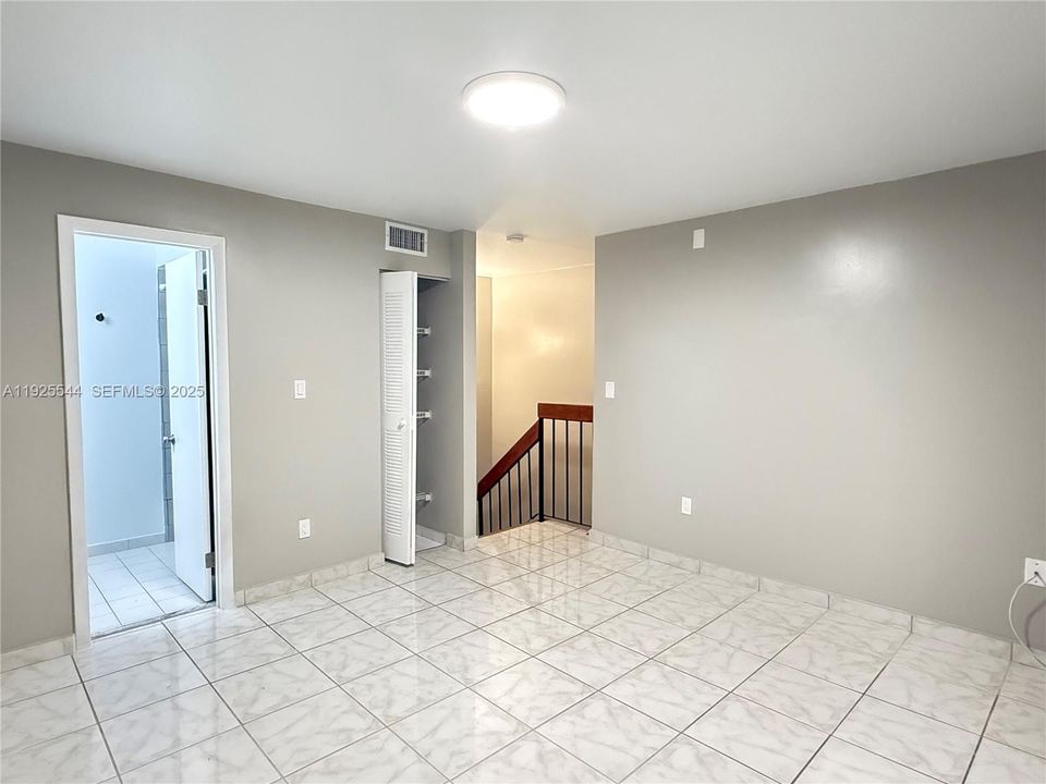 出租: $2,200 (1 贝兹, 2 浴室, 800 平方英尺)