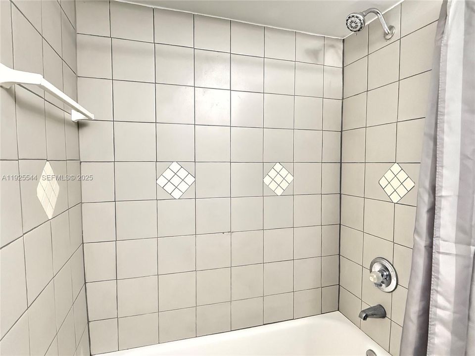 出租: $2,200 (1 贝兹, 2 浴室, 800 平方英尺)