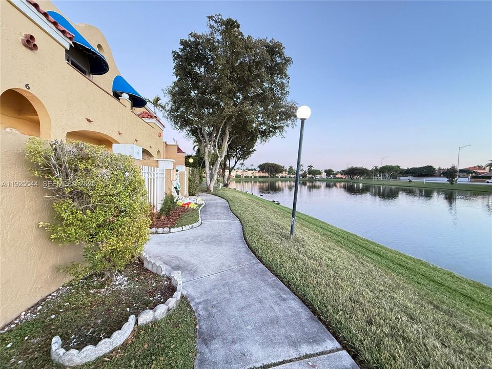 出租: $2,200 (1 贝兹, 2 浴室, 800 平方英尺)