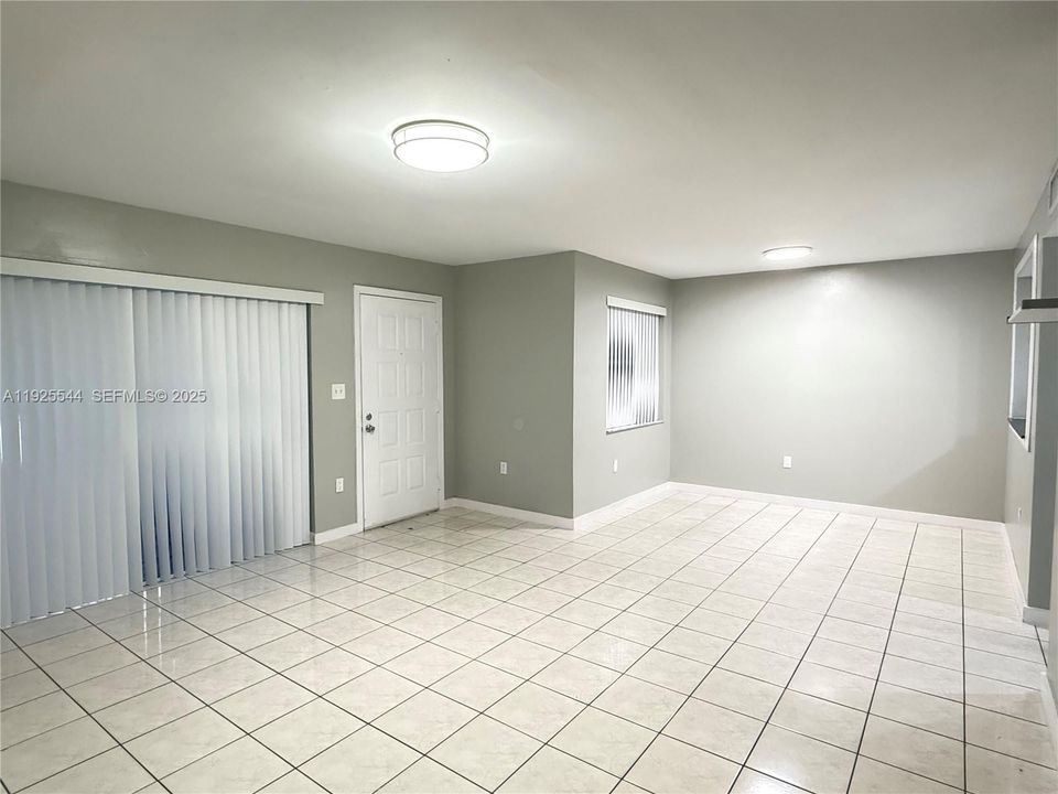 出租: $2,200 (1 贝兹, 2 浴室, 800 平方英尺)