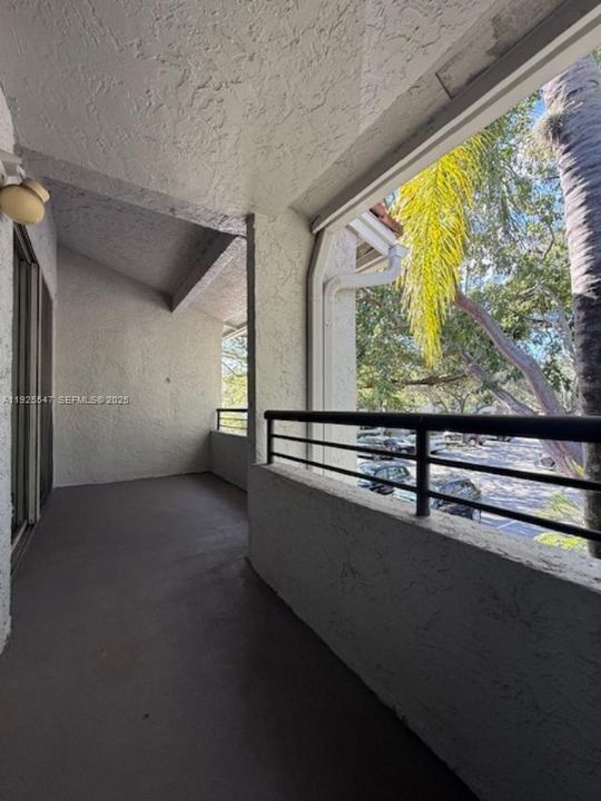 待售: $255,000 (2 贝兹, 2 浴室, 975 平方英尺)