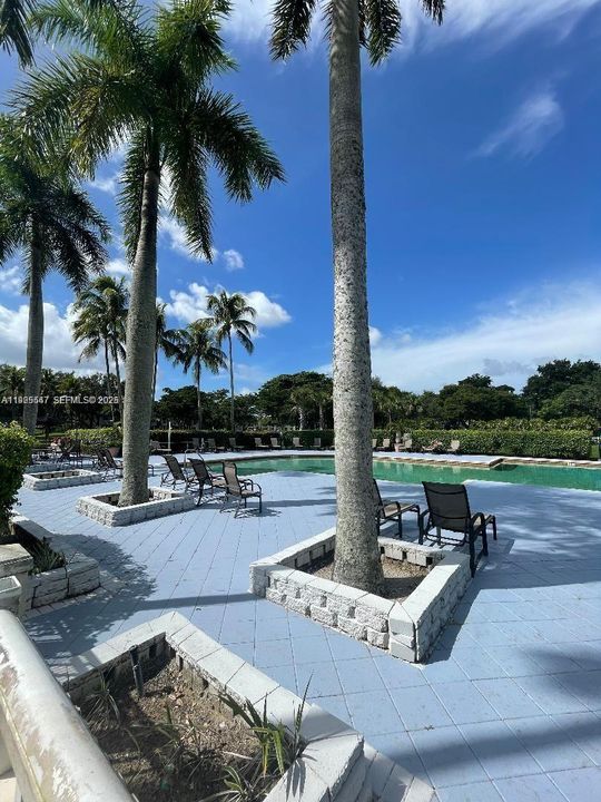 待售: $255,000 (2 贝兹, 2 浴室, 975 平方英尺)