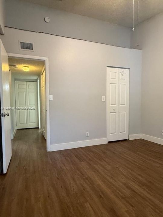 待售: $255,000 (2 贝兹, 2 浴室, 975 平方英尺)