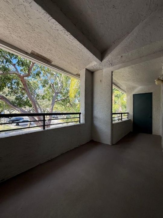 待售: $255,000 (2 贝兹, 2 浴室, 975 平方英尺)