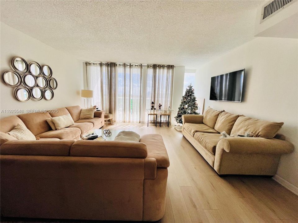 В аренду: $3,200 (2 спален, 2 ванн, 1357 Квадратных фут)