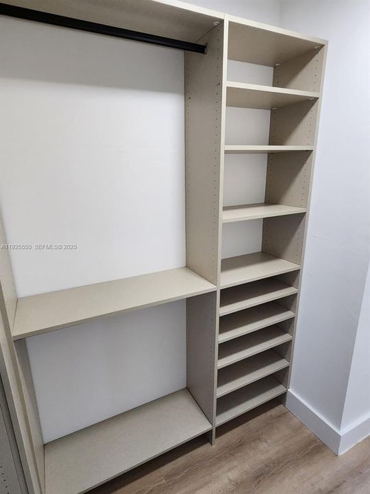 出租: $2,300 (2 贝兹, 1 浴室, 918 平方英尺)