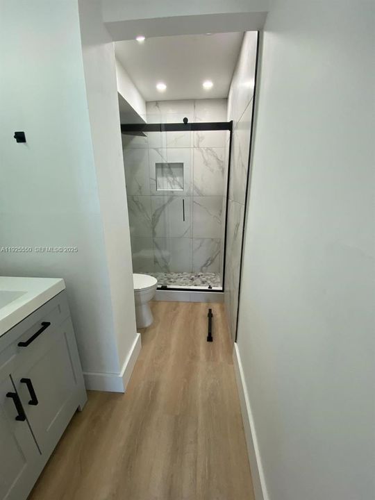 出租: $2,300 (2 贝兹, 1 浴室, 918 平方英尺)