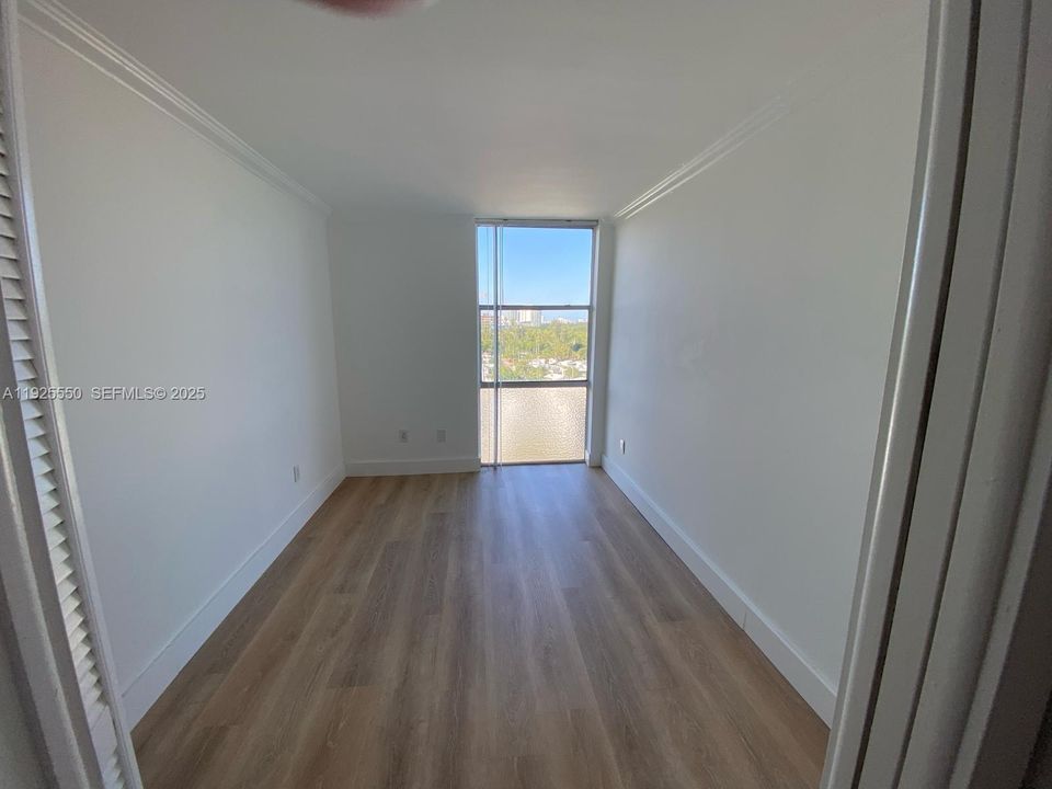 出租: $2,300 (2 贝兹, 1 浴室, 918 平方英尺)