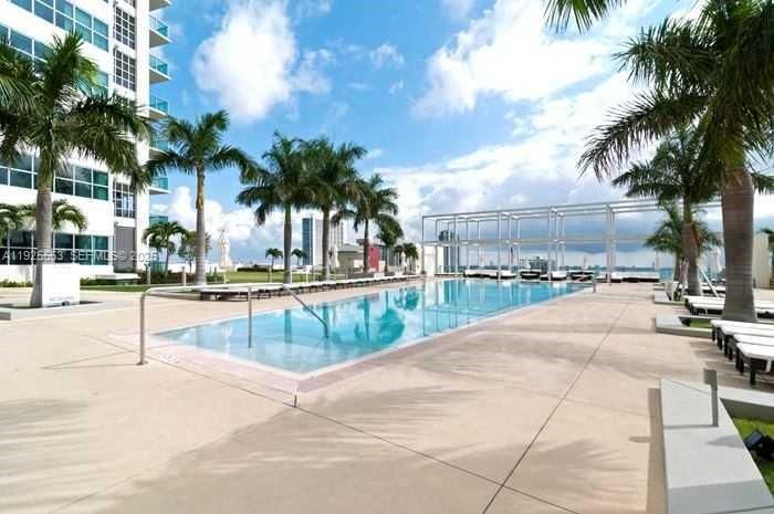 For Rent: $3,350 (1 beds, 1 baths, 861 Square Feet)