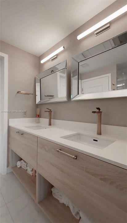 En Venta: $1,700,000 (4 camas, 4 baños, 1123 Pies cuadrados)