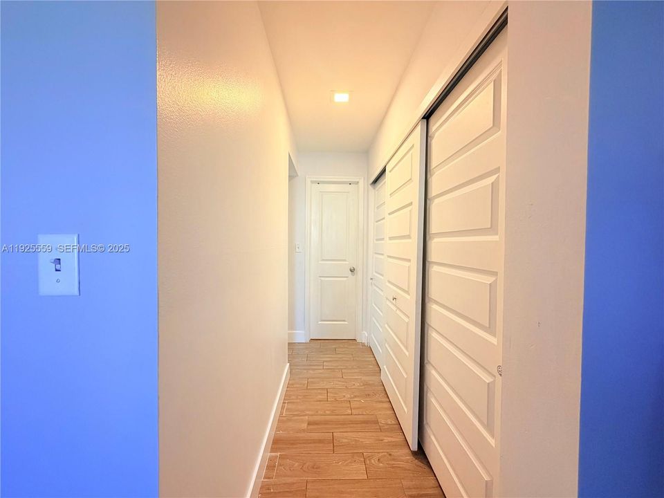 待售: $119,999 (1 贝兹, 1 浴室, 735 平方英尺)