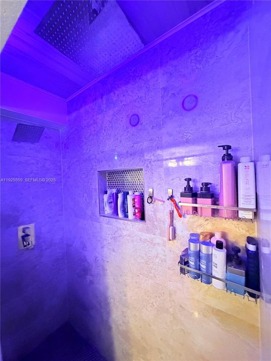 待售: $119,999 (1 贝兹, 1 浴室, 735 平方英尺)