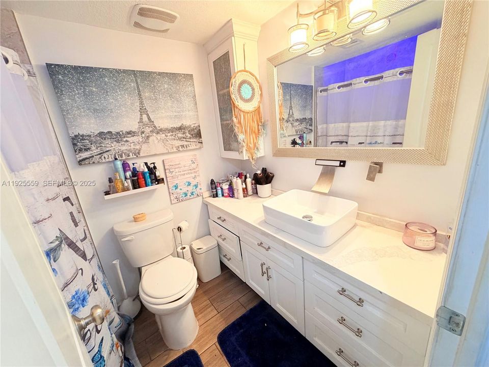 待售: $119,999 (1 贝兹, 1 浴室, 735 平方英尺)