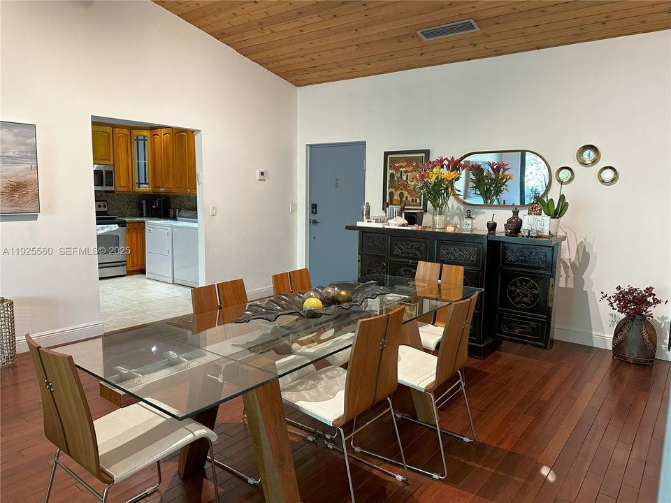 For Rent: $4,700 (2 beds, 2 baths, 1450 Square Feet)