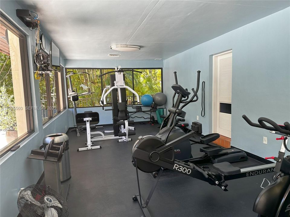 For Rent: $4,700 (2 beds, 2 baths, 1450 Square Feet)