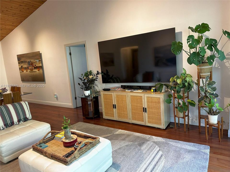 For Rent: $4,700 (2 beds, 2 baths, 1450 Square Feet)