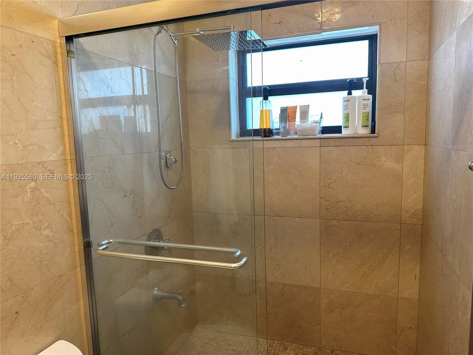 For Rent: $4,700 (2 beds, 2 baths, 1450 Square Feet)