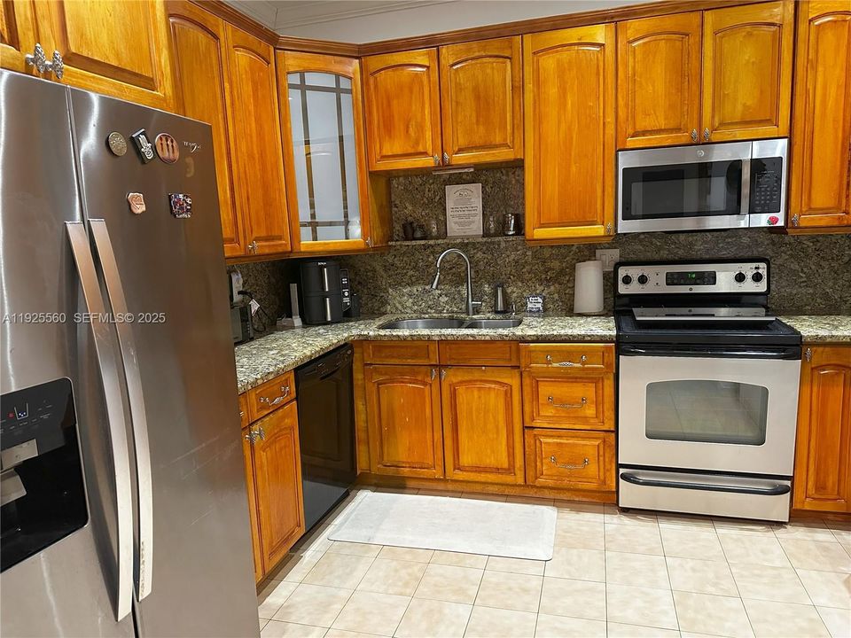 For Rent: $4,700 (2 beds, 2 baths, 1450 Square Feet)