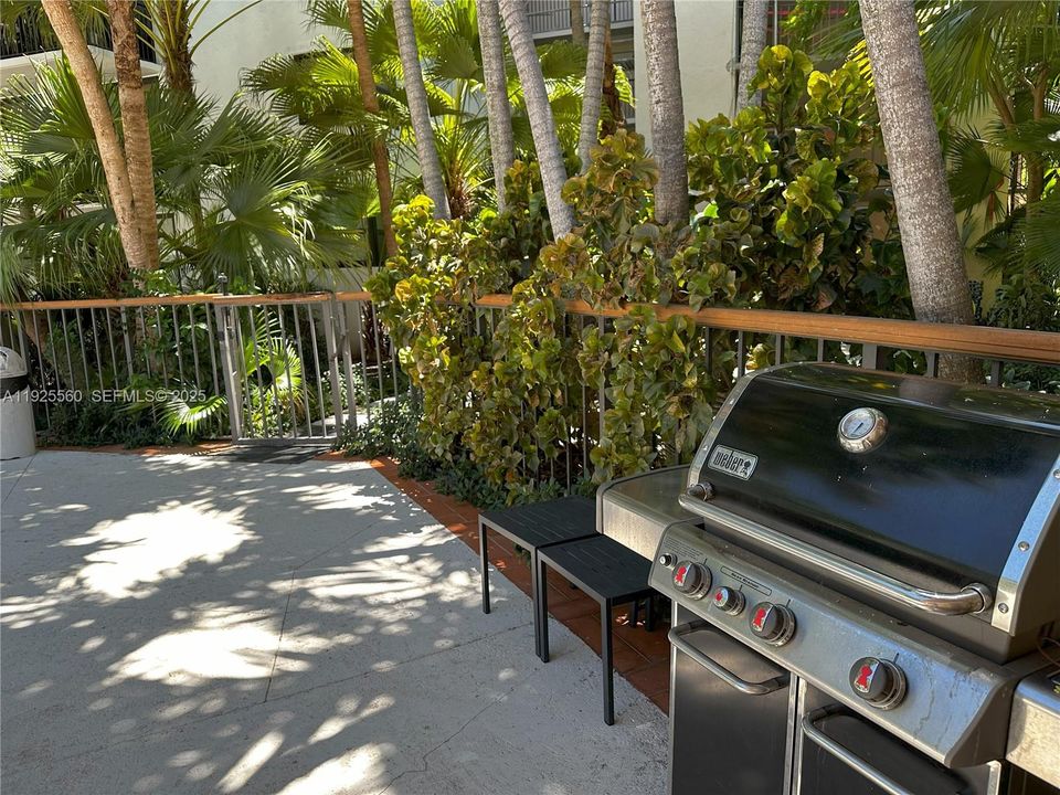 For Rent: $4,700 (2 beds, 2 baths, 1450 Square Feet)