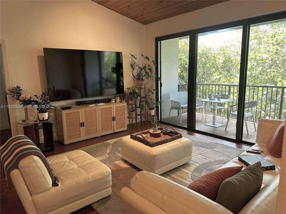 For Rent: $4,700 (2 beds, 2 baths, 1450 Square Feet)