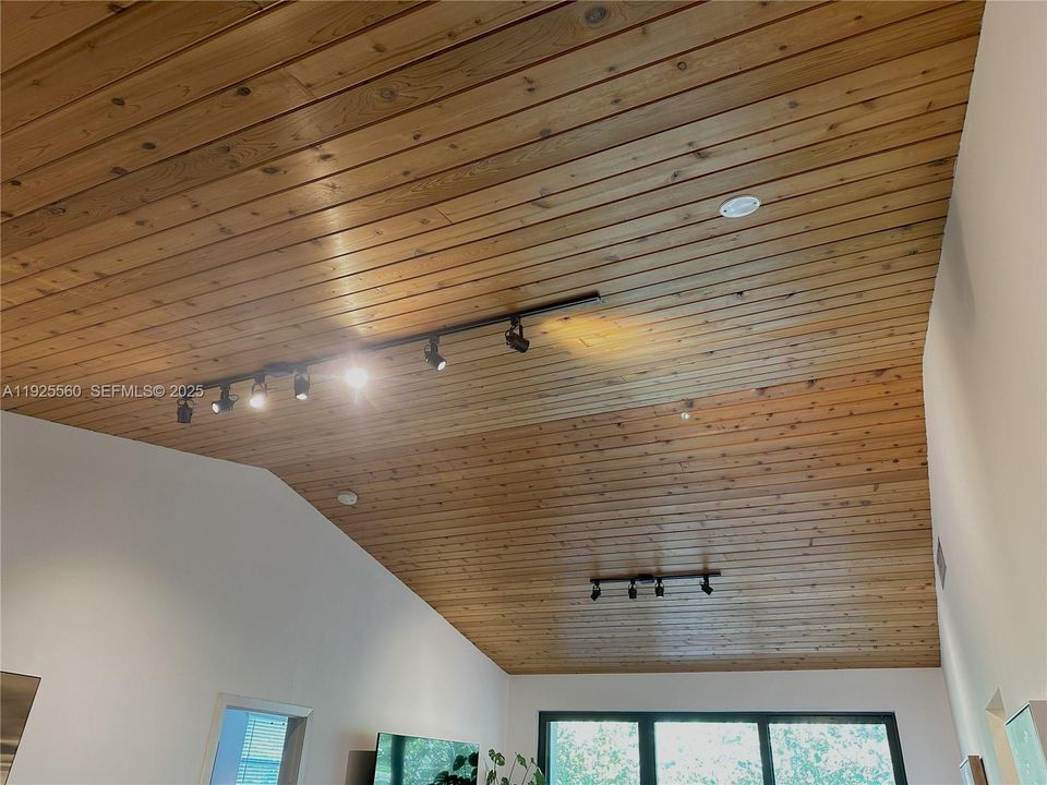 For Rent: $4,700 (2 beds, 2 baths, 1450 Square Feet)