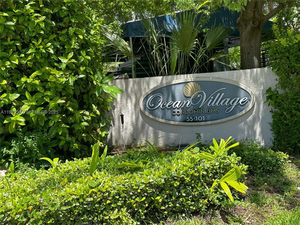 For Rent: $4,700 (2 beds, 2 baths, 1450 Square Feet)