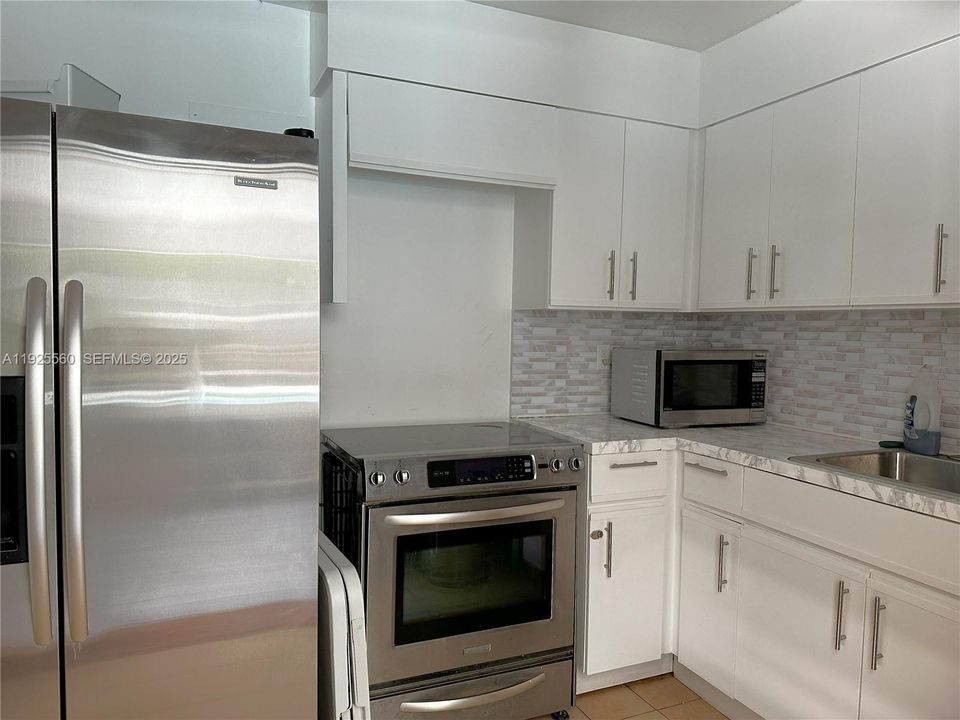 For Rent: $4,700 (2 beds, 2 baths, 1450 Square Feet)