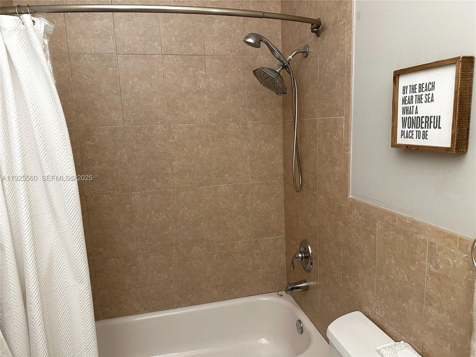 For Rent: $4,700 (2 beds, 2 baths, 1450 Square Feet)