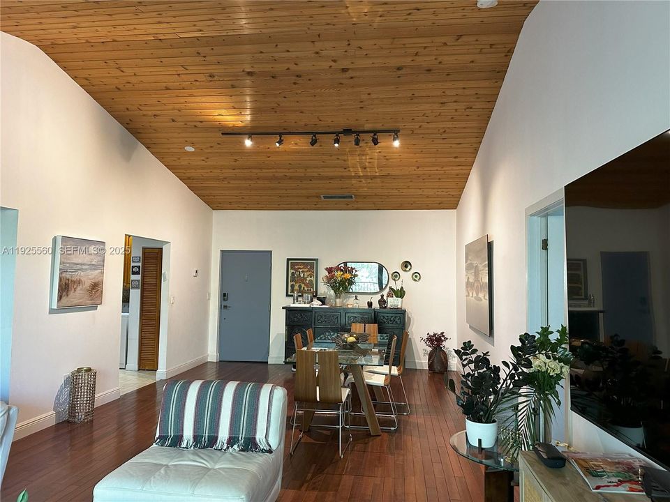 For Rent: $4,700 (2 beds, 2 baths, 1450 Square Feet)