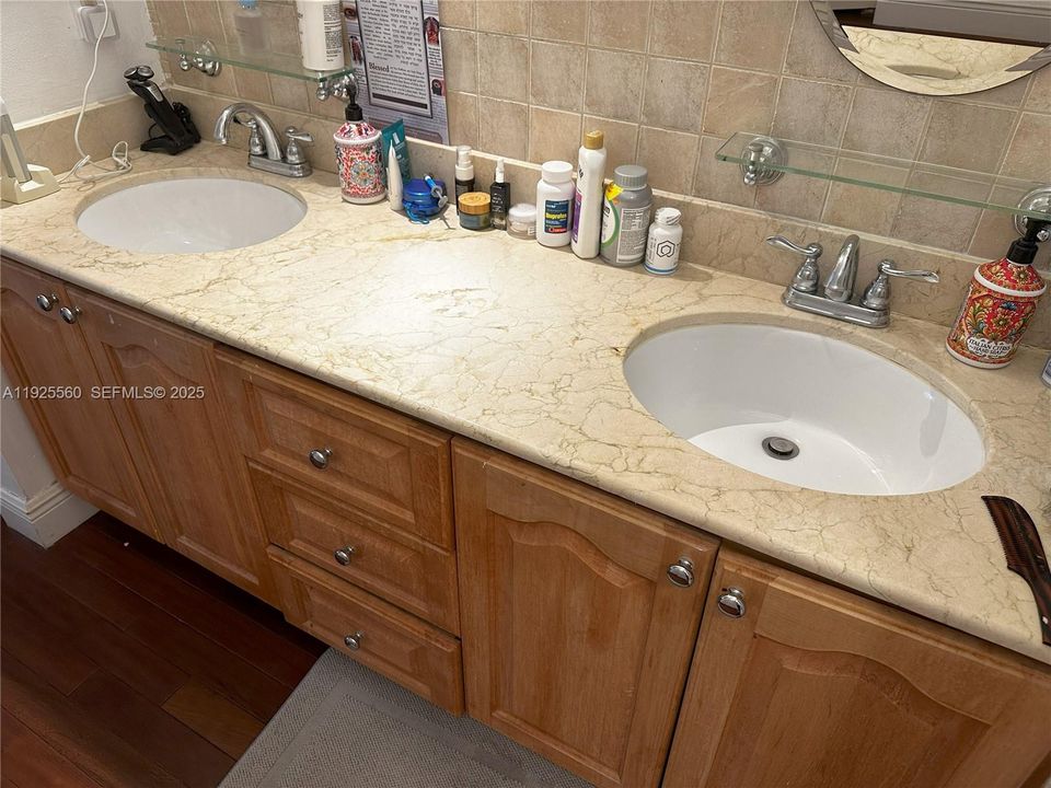 For Rent: $4,700 (2 beds, 2 baths, 1450 Square Feet)