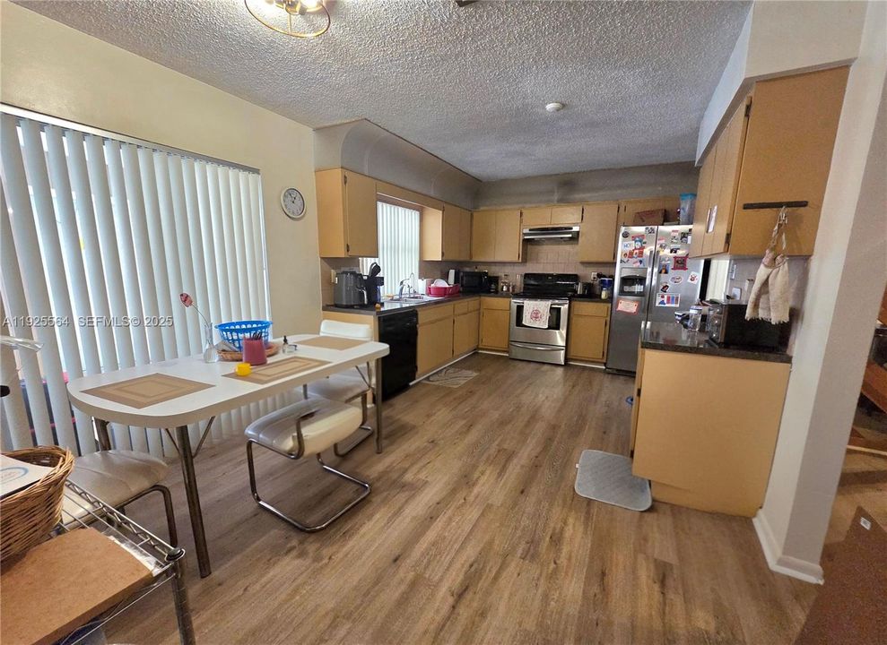 На продажу: $630,000 (4 спален, 2 ванн, 2462 Квадратных фут)