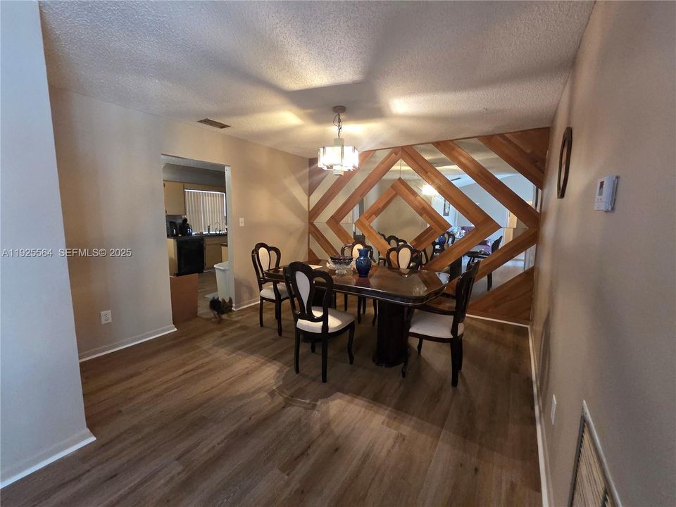 На продажу: $630,000 (4 спален, 2 ванн, 2462 Квадратных фут)