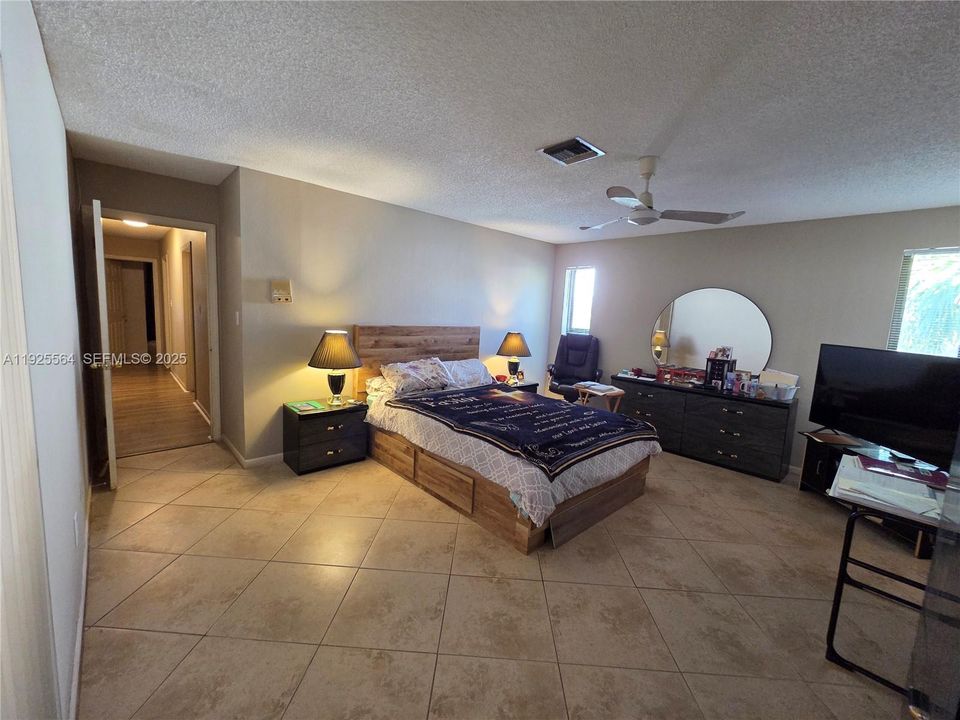 На продажу: $630,000 (4 спален, 2 ванн, 2462 Квадратных фут)