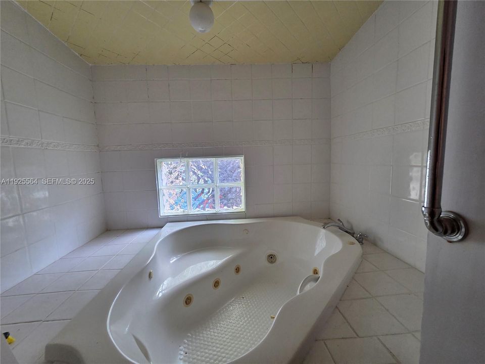 На продажу: $630,000 (4 спален, 2 ванн, 2462 Квадратных фут)