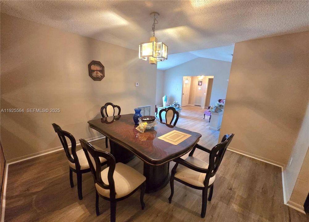 На продажу: $630,000 (4 спален, 2 ванн, 2462 Квадратных фут)