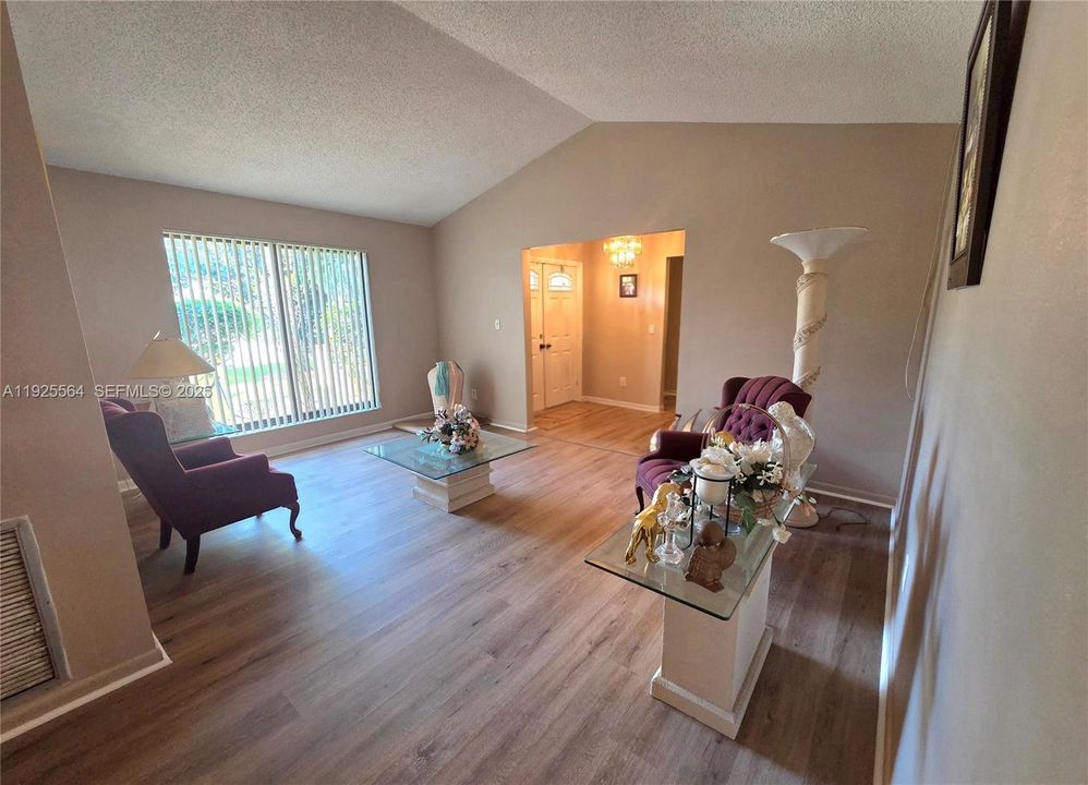 На продажу: $630,000 (4 спален, 2 ванн, 2462 Квадратных фут)