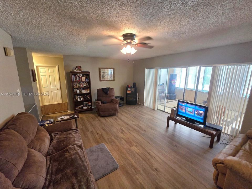 На продажу: $630,000 (4 спален, 2 ванн, 2462 Квадратных фут)