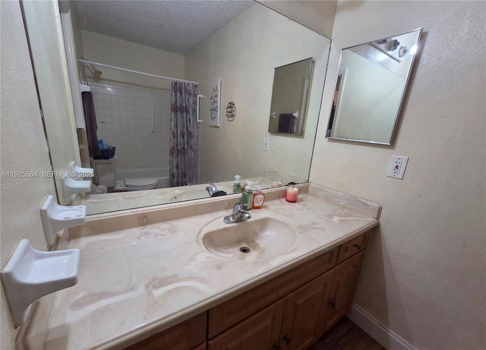 На продажу: $630,000 (4 спален, 2 ванн, 2462 Квадратных фут)