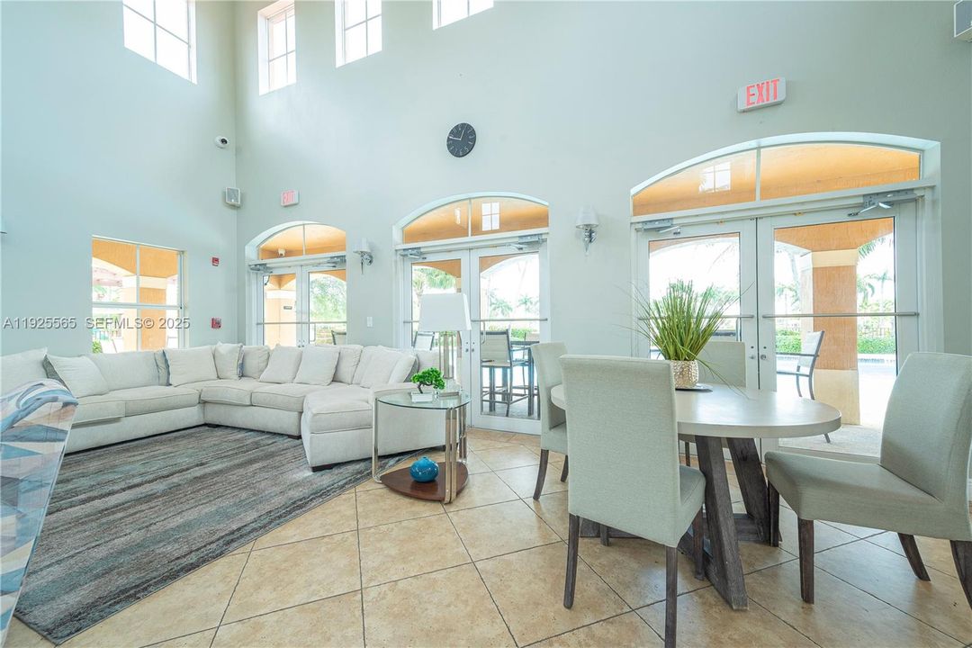 На продажу: $599,900 (3 спален, 2 ванн, 1518 Квадратных фут)