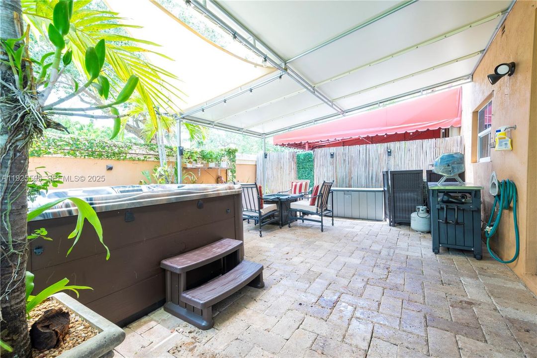 На продажу: $599,900 (3 спален, 2 ванн, 1518 Квадратных фут)