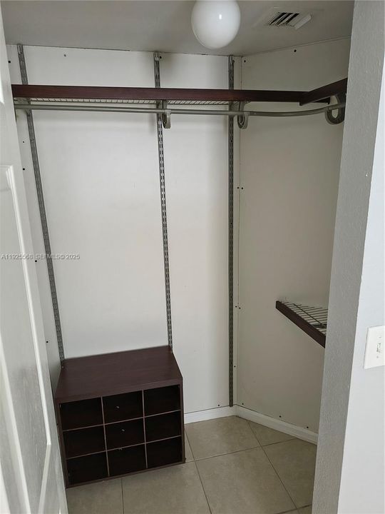 For Rent: $1,600 (1 beds, 1 baths, 650 Square Feet)