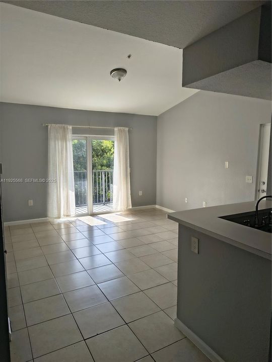 For Rent: $1,600 (1 beds, 1 baths, 650 Square Feet)