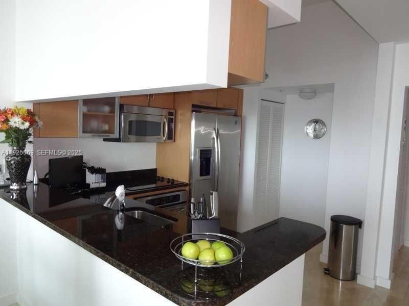 For Rent: $5,200 (3 beds, 2 baths, 1419 Square Feet)