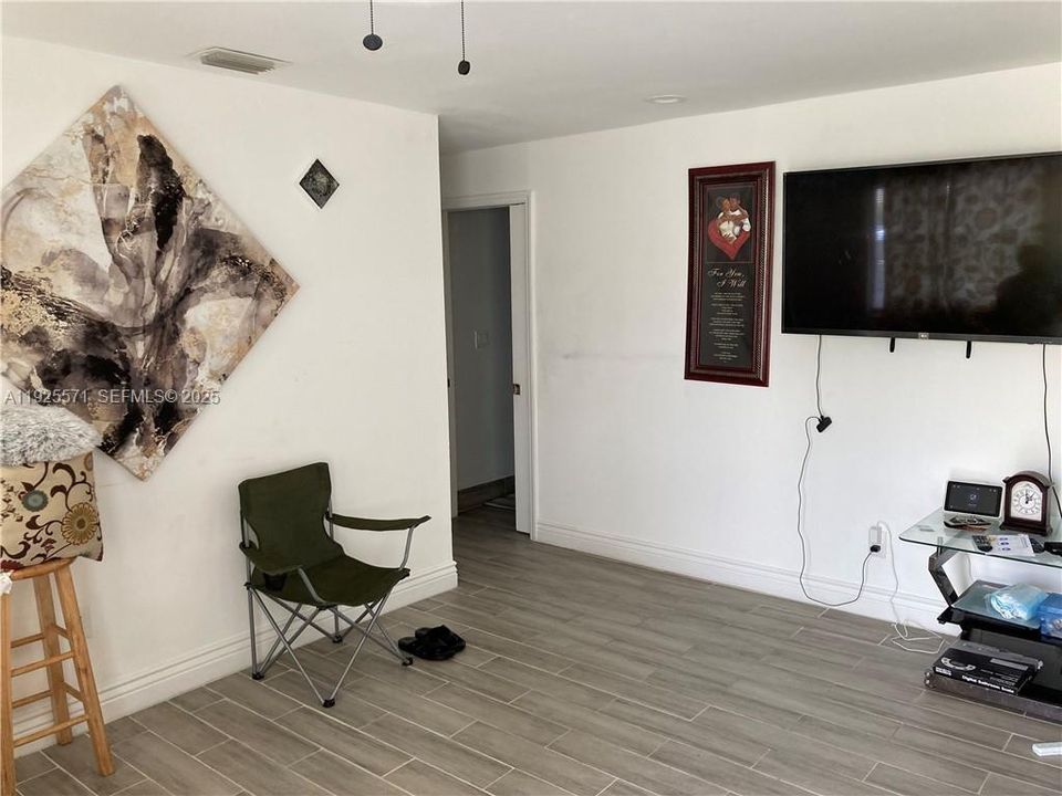 На продажу: $349,900 (3 спален, 2 ванн, 988 Квадратных фут)