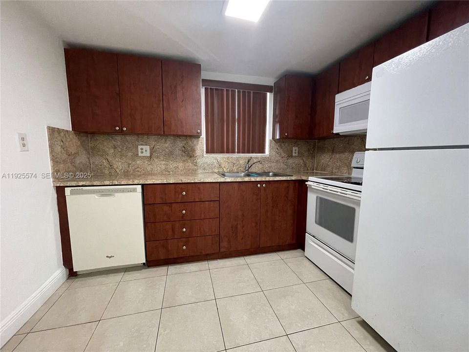 В аренду: $2,100 (1 спален, 1 ванн, 1149 Квадратных фут)