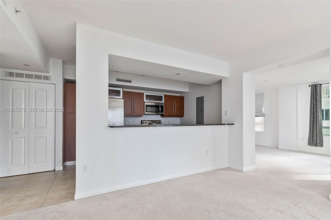 For Sale: $399,000 (1 beds, 1 baths, 1066 Square Feet)