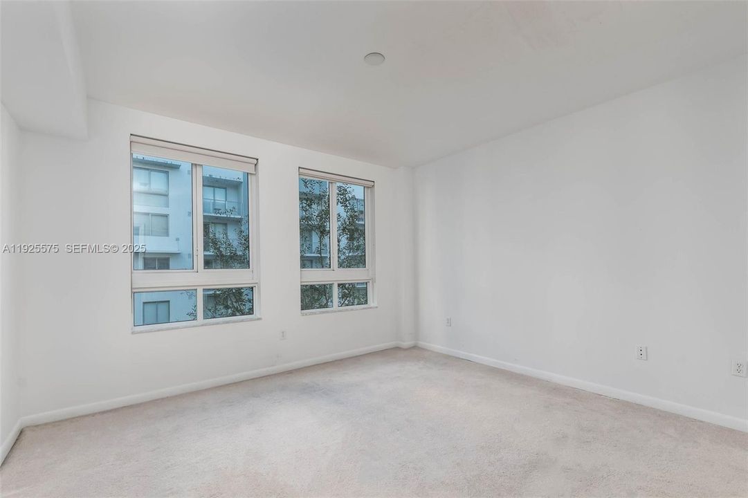 For Sale: $399,000 (1 beds, 1 baths, 1066 Square Feet)