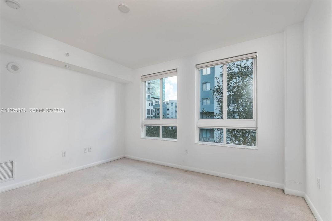 For Sale: $399,000 (1 beds, 1 baths, 1066 Square Feet)