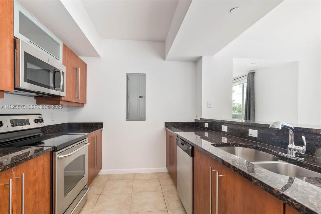 For Sale: $399,000 (1 beds, 1 baths, 1066 Square Feet)